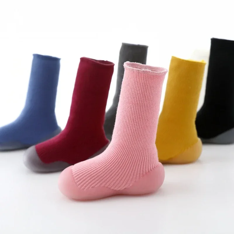 

Зимние напольные носки и обувь для детей 2025 года, домашняя зимняя теплая нескользящая обувь на мягкой подошве для малышей, детская обувь