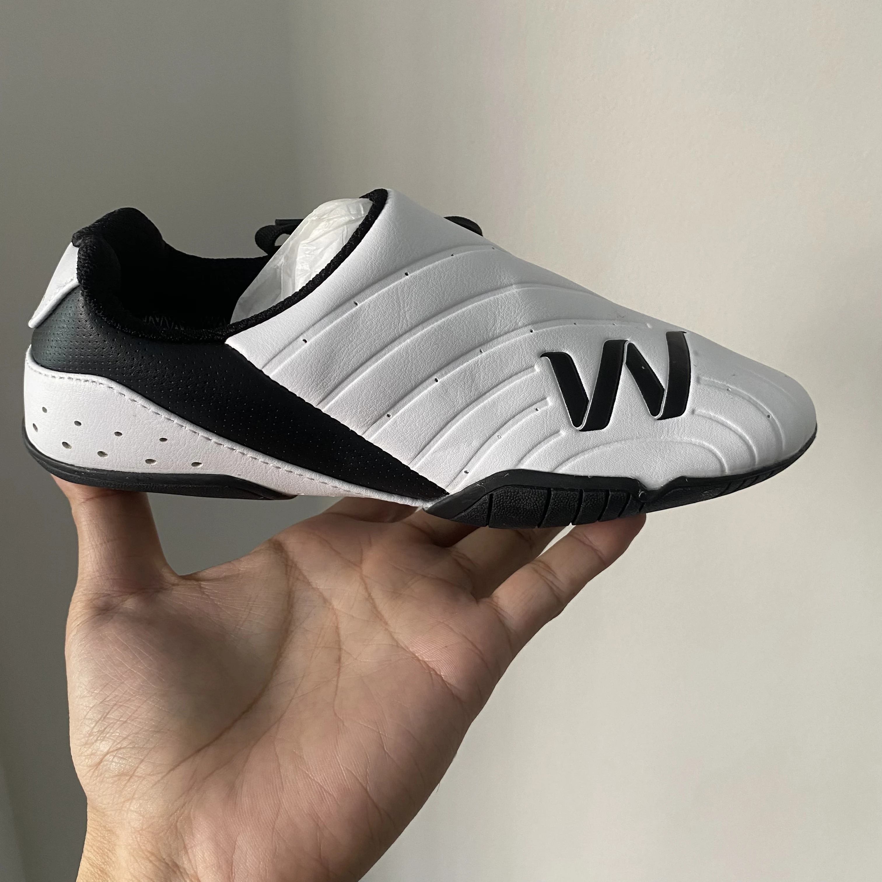 Best Selling Martial Arts Training Shoes Couple Fitness Shoes Soft Bottom Tai Chi Shoes Neutral Comfort Taekwondo Shoes