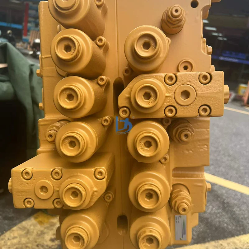 R110-7 R220-9 R330-9 R215-7 Excavator Main Control Valve R110-7 R220-9 R330-9 R215-7 Distribution Valve Main Valve Assy