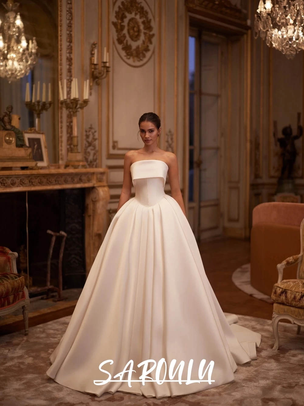 

New Strapless Fitted Waist Wedding Dress Vintage Satin Customized Ball Gown For Women Stunning Simple Bride Wear No Veil