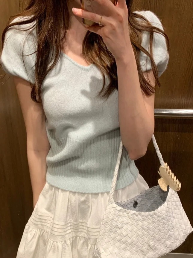 エレガントなVネック半袖ニットセーター レディース 夏 2025 新作 スイートで万能なトップスと若見えミニスカートのツーピースセット