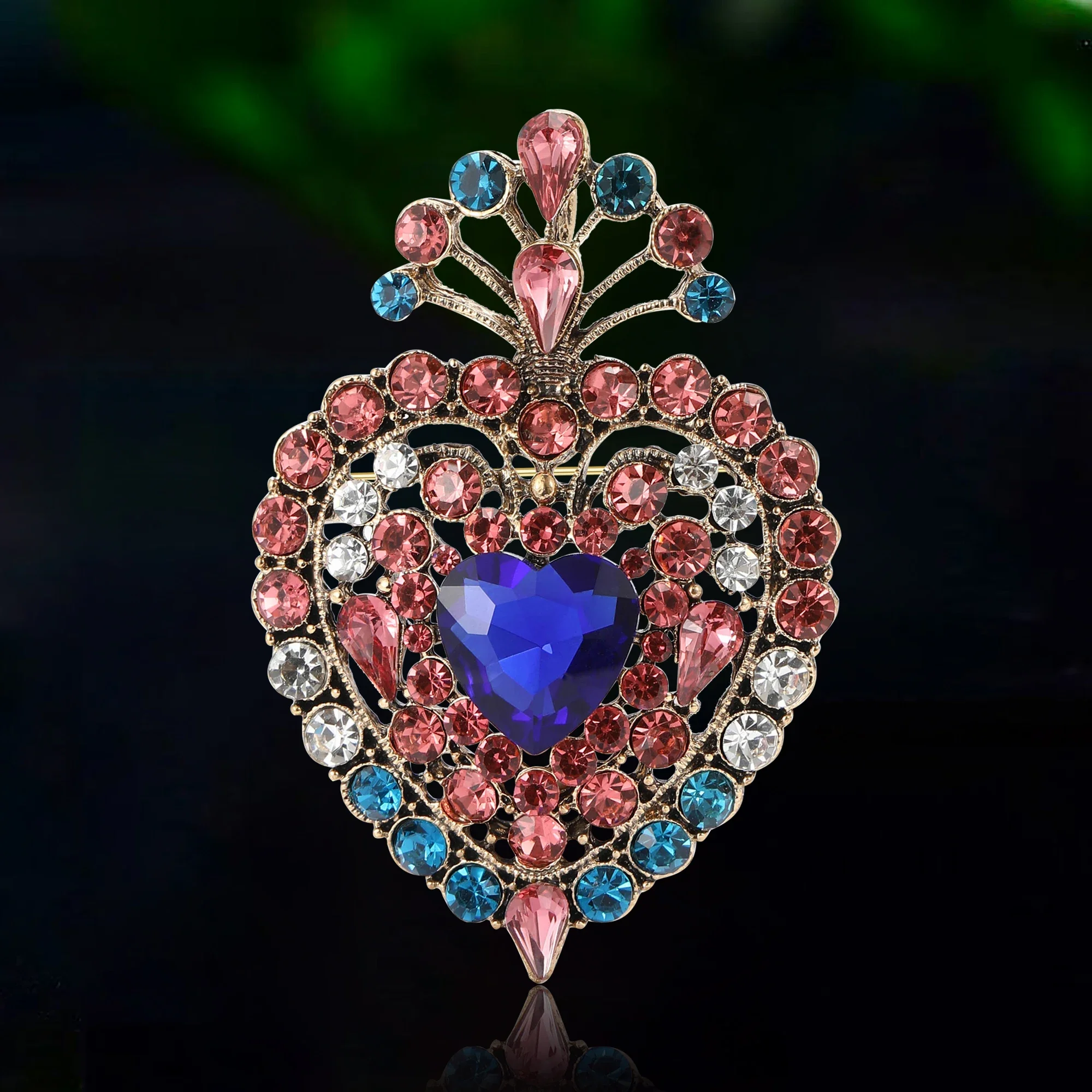 Vintage Rhinestone Heart Brooches for Women Unisexl Light Luxury Love Pins Event Funny Luxury Gifts New Year Friends Decoration