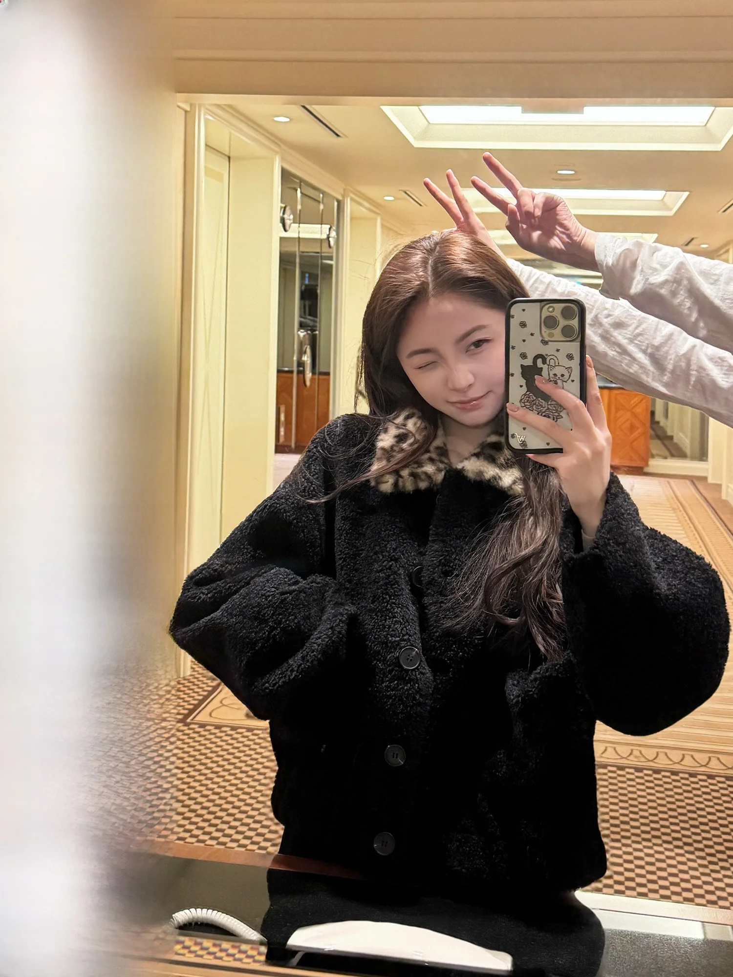 

YUYUREAL Теплая женская повседневная куртка-пальто из овечьей шерсти с отложным воротником, в стиле колор-блок, экологичная, свободного кроя, класса люкс