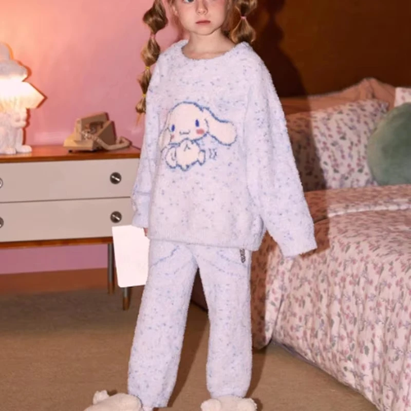 Pijamas Kawaii para niña Sanrios Cinnamoroll Hello Kitty, conjunto de ropa para el hogar de franela para niños y adolescentes, nuevo para Otoño e Invierno, ropa de ocio con dibujos animados