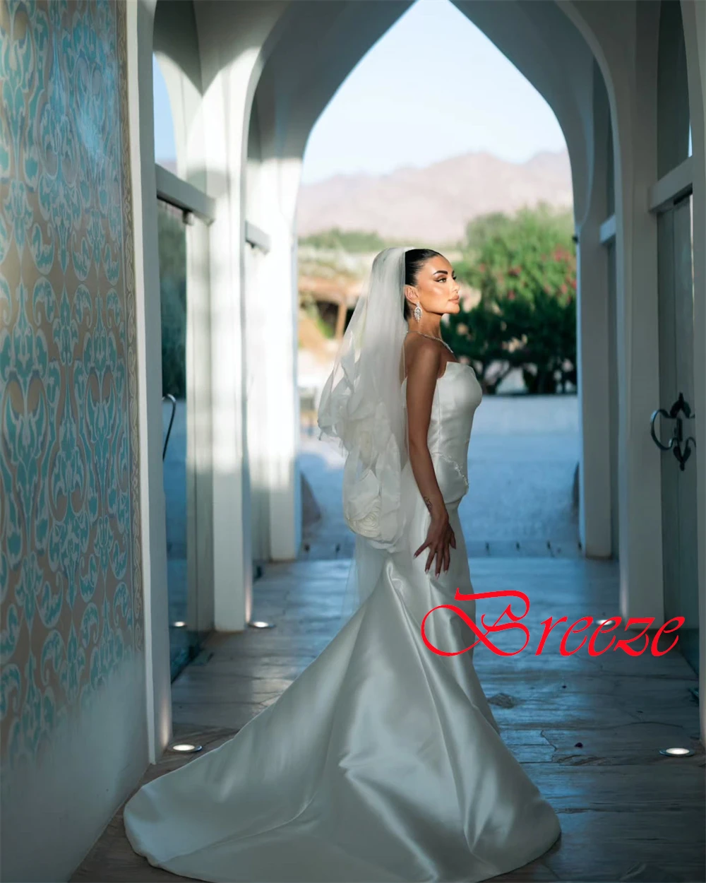 ที่กําหนดเองคุณภาพสูงสีขาวซาตินชุดแต่งงานอารมณ์ Strapless Ruched ชุดเจ้าสาวไข่มุกเปิดกลับชุดนางเงือก