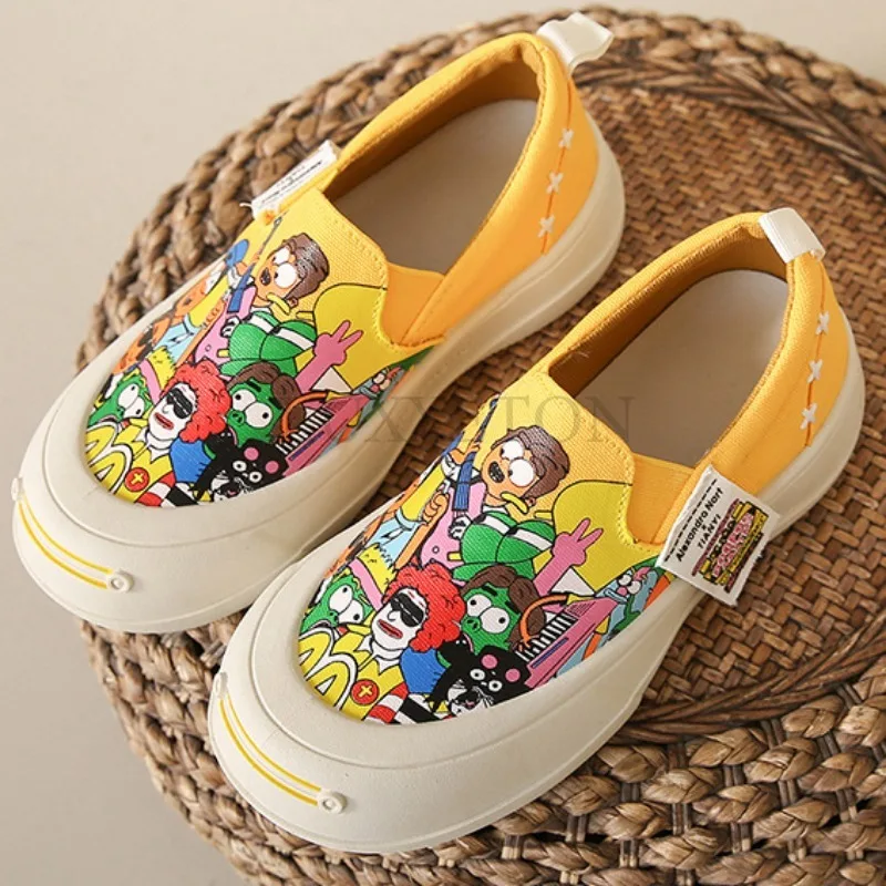 Thick Soled and Shallow Mouthed Cartoon Printed Skateboard Shoes with Breathable and Comfortable Mesh Fabric for Casual Wear