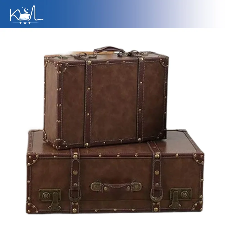 

Vintage Oily Wax Leather Brown Suitcase, Distressed Retro Storage Trunk Box, Large Capacity Handmade Luggage for Display Props