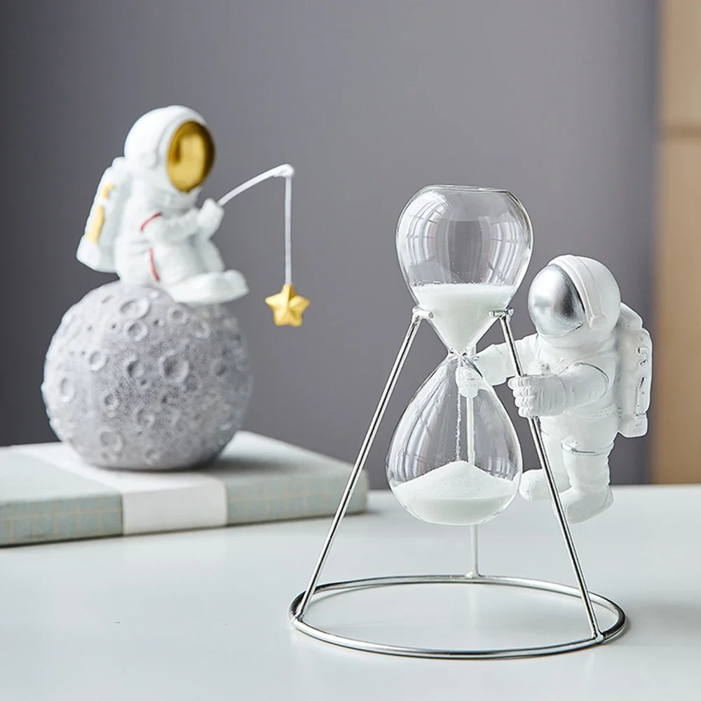 Artistic Decoration Astronaut Model Resin Small Ornaments Home Modern Room Desktop Decoration Ornaments Gift for Boyfriend