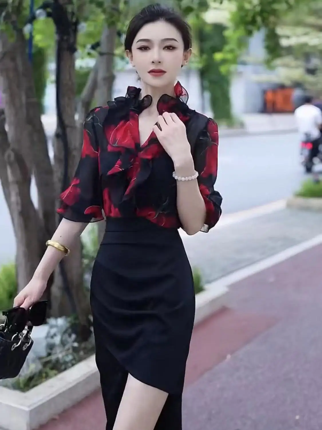 Fashionable Chiffon Floral Shirt for Summer 2024 New Light Luxury and High-end Red National Style Top Loose Lantern Sleeve Shirt