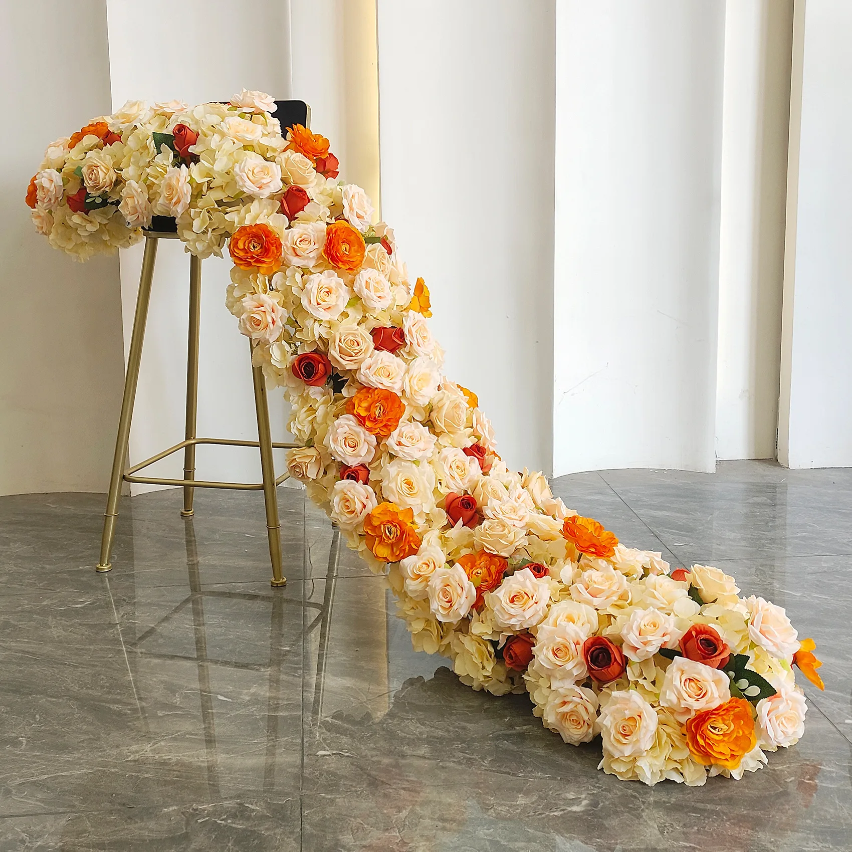 Künstlicher rosa-weißer Rosen-Tischläufer, florale Reihe, Hochzeitstisch-Mittelstück-Arrangement, Bankett-Hintergrund-Blumendekoration – Detail 7