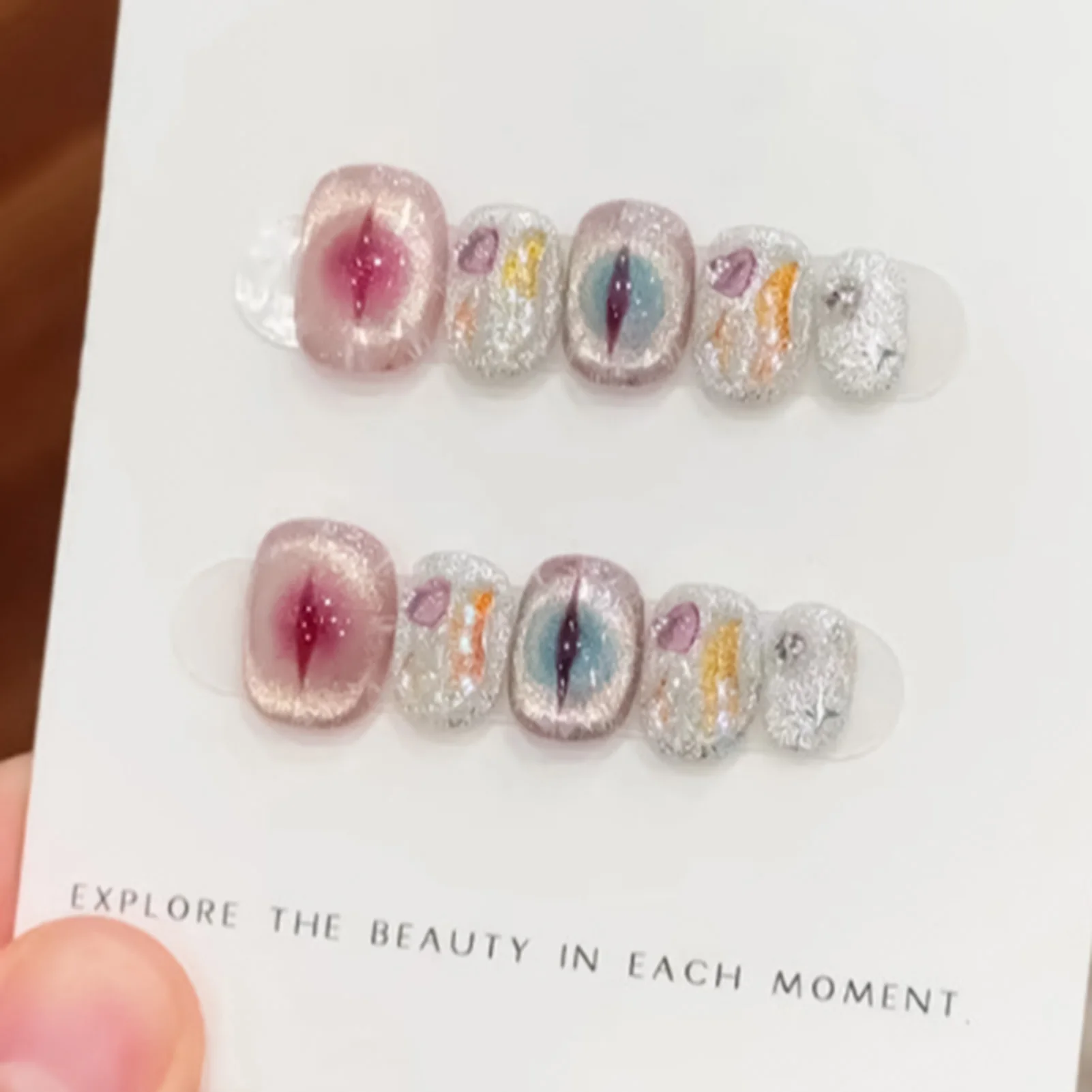 

Короткие румяна ручной работы в стиле аниме, накладные ногти с кристаллами «кошачий глаз», 10 шт., квадратные накладные ногти, красочные украшения из стразов