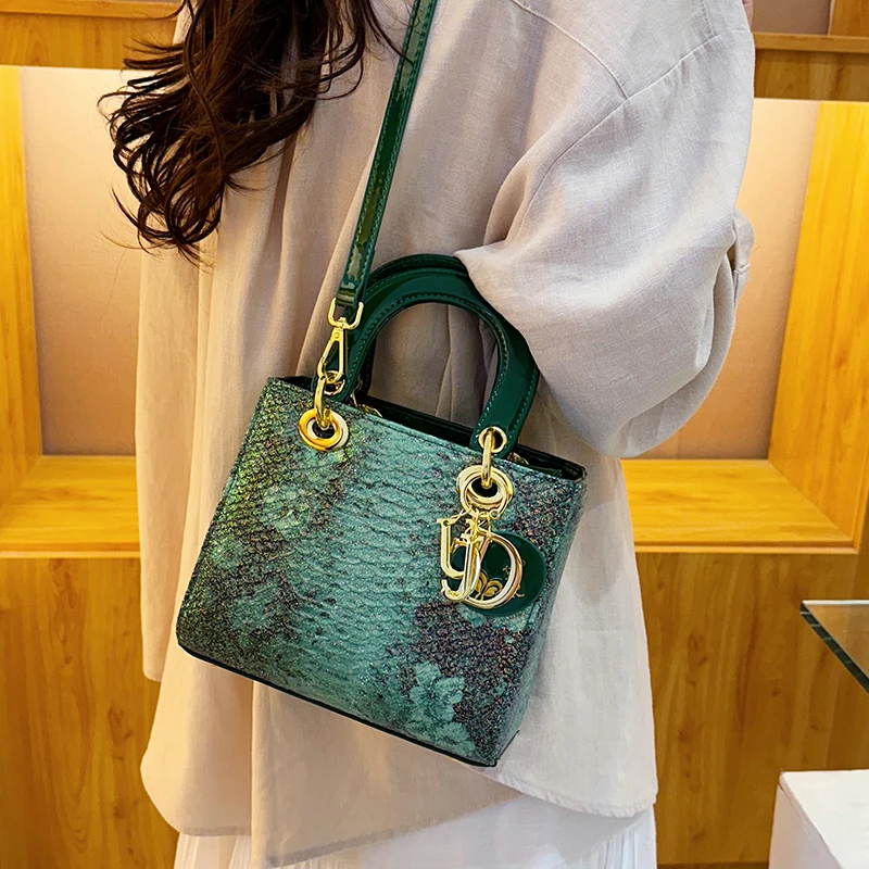 

Модная сумка для девочек небольшого размера с милыми деталями, подходящая для переноски телефонных ключей, губных помад и других мелких предметов