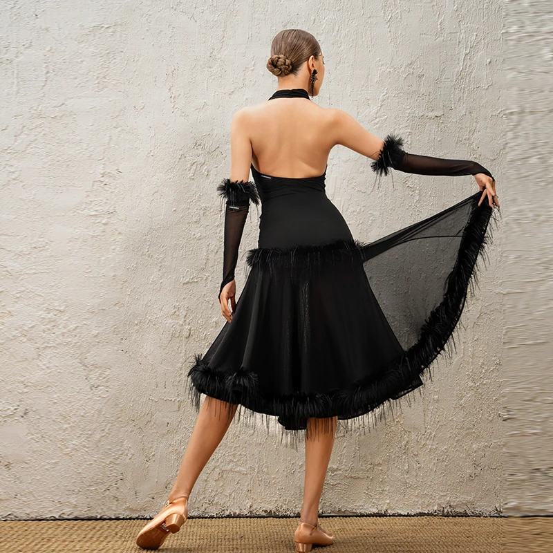 Nouvelle tenue de concours de danse latine pour femmes, haut dos nu sexy + jupe luxueuse en plumes, 2 pièces, costume de performance tango chacha samba