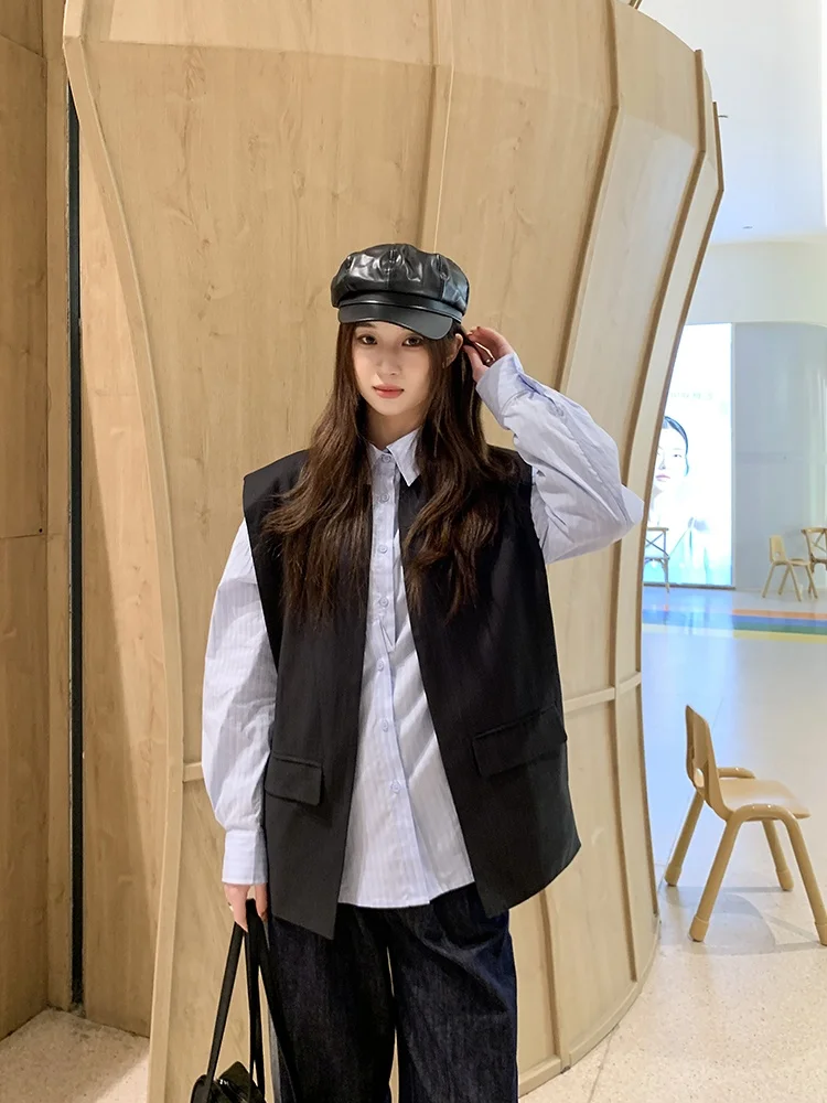 

Spring 2025 Women's Loose Fit Svel Tank Top Korean Sle Versatile Design Casual Polyester Blend V-Ne Striped Pattern