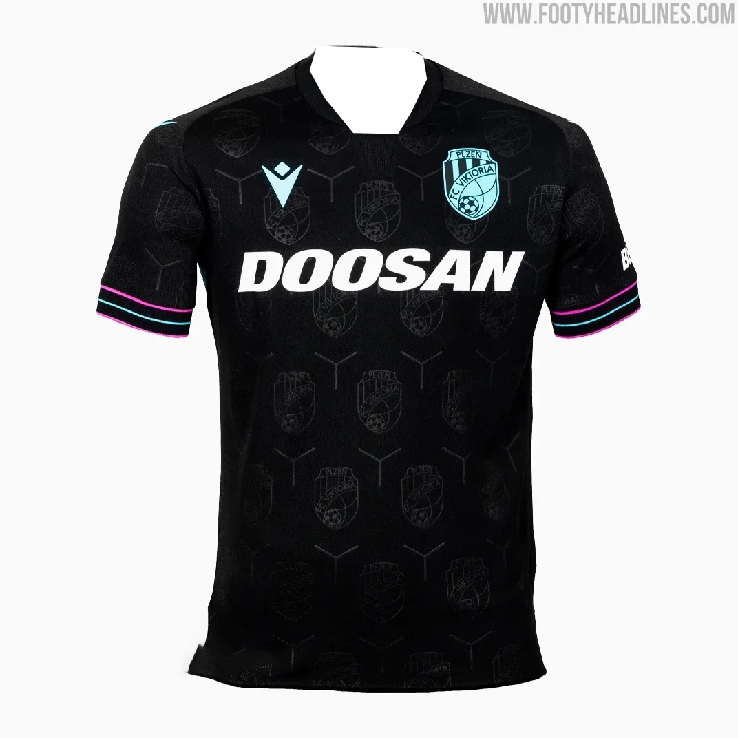 

2025 Summer Men's and Women's Football T-shirt Viktoria Plzen Jersey Comfortable Children's Breathable Sweat Absorbing T-shirt