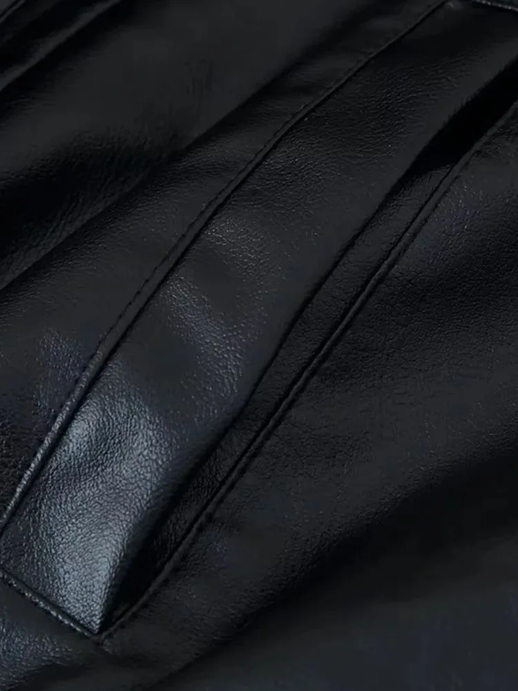 سترة نسائية موضة شتاء 2025 جديدة فضفاضة من الجلد الصناعي بأكمام طويلة وياقة واقفة سترة جلدية للنساء