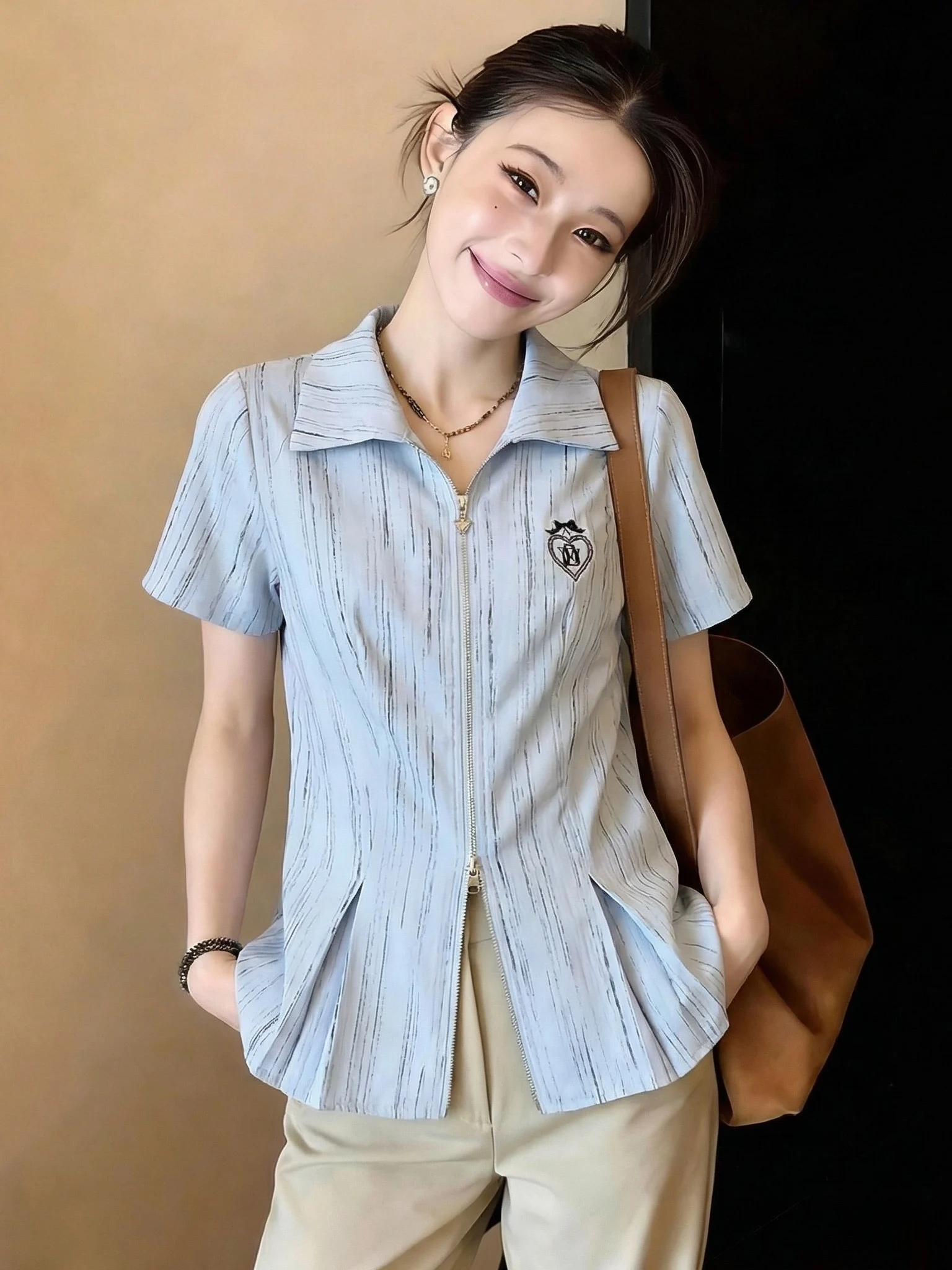

Light Blue Striped V-Neck Short Sleeve Shirt Women's Summer New Style Age-Defying Small Shirt Double Zipper Top Korean Style