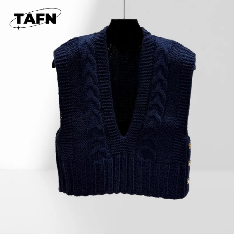 

Retro Cashmere Cardigan Sweater – Cozy and Elegant for Casual Outings Luxurious Warmth and Timeless Style AI0911