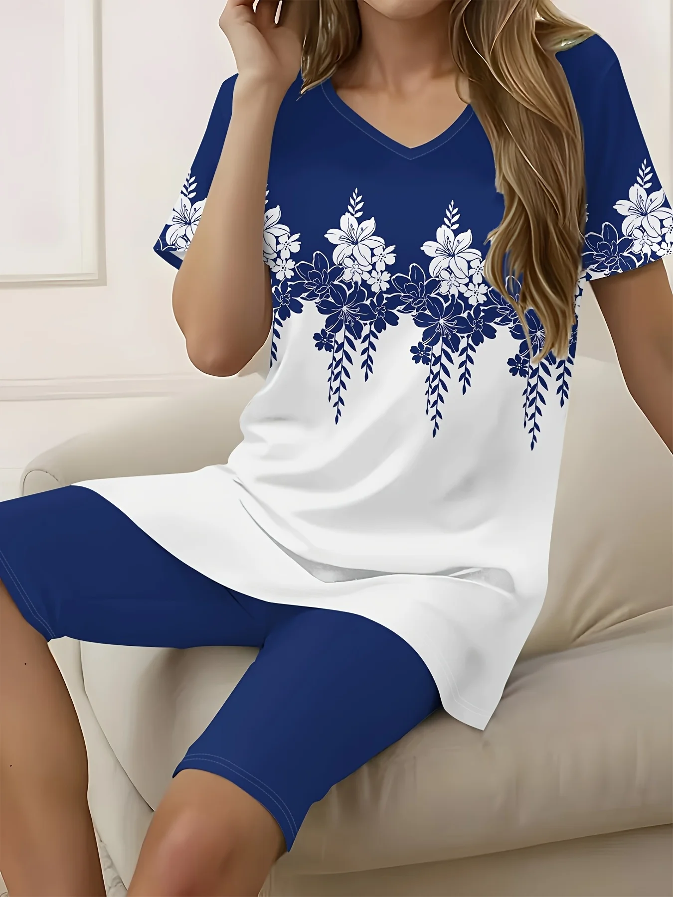 

Printed Design spring and summer seasons Blue And White Floral Pattern casual style short sleeve set