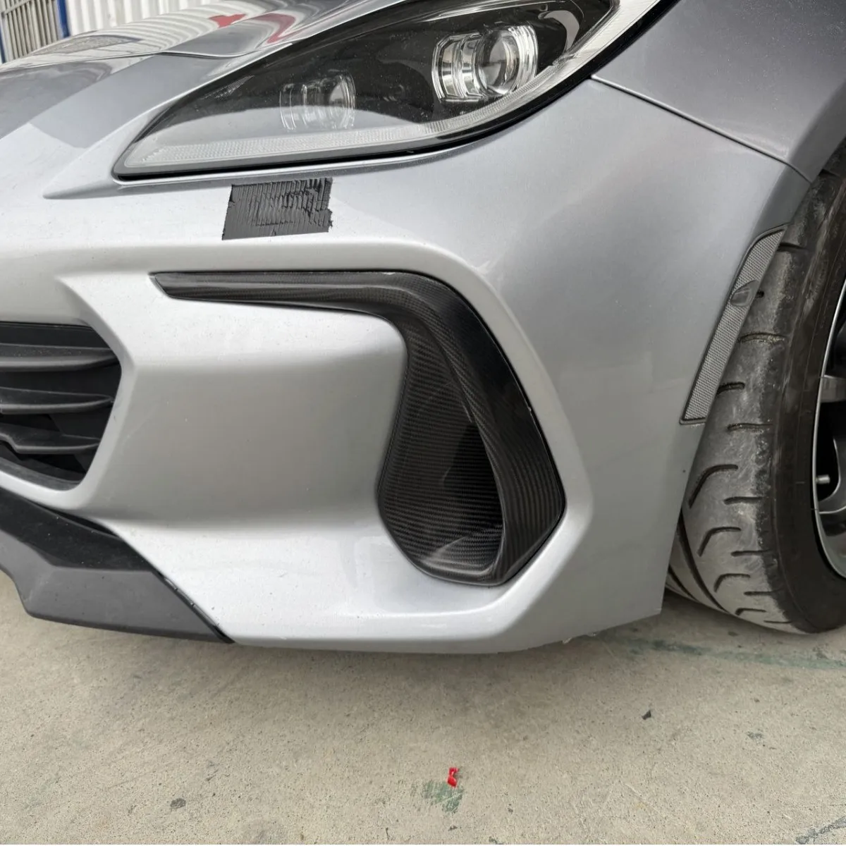 Suitable for 2022 + upgraded dry carbon fiber front bar fog lamp trend paste fog lamp frame