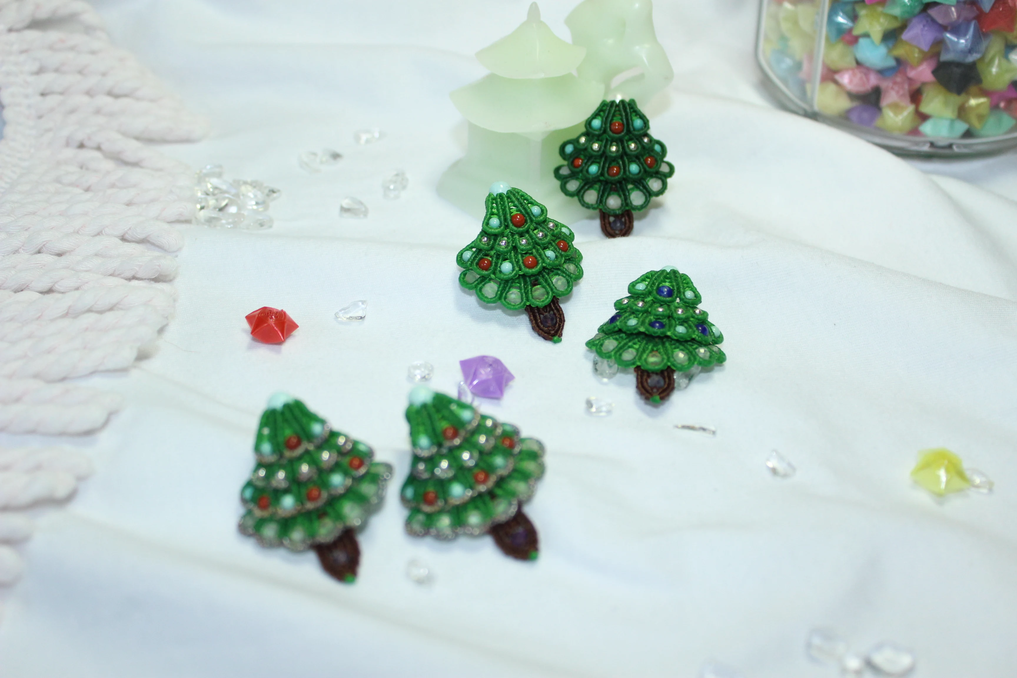 

Macrame Handmade Wax Polyster Cord Woven Christmas Tree Nature Stone Brooch Exclusive Custom Design Gift for Women