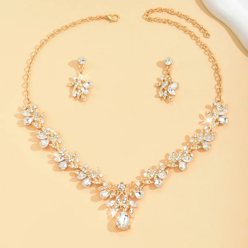 European and American Style Retro Elegant Floral Freshwater Pearl Beaded Necklace and Earrings Set Versatile Women's Collarbone