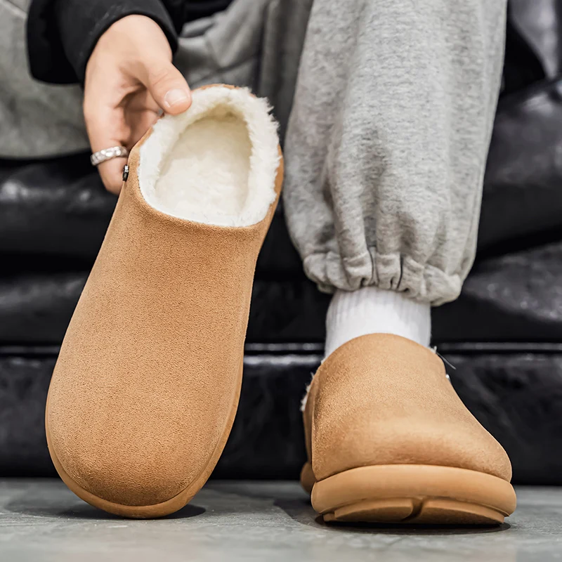 รองเท้าแตะบุขนแกะสำหรับฤดูหนาวปี 2025 รองเท้าผ้าฝ้ายอุ่นสำหรับใส่ในบ้าน กันลื่น พื้นหนา รองเท้าแตะนุ่มสบายสำหรับผู้ชาย