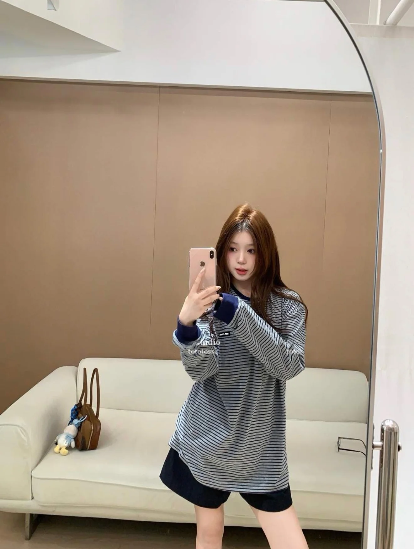 

Seoul Miu Color Blo Long Sve round Ne Striped T-irt Mid-Length Lazy Sle Women's Top Cotton Loose Fit Spring 2026