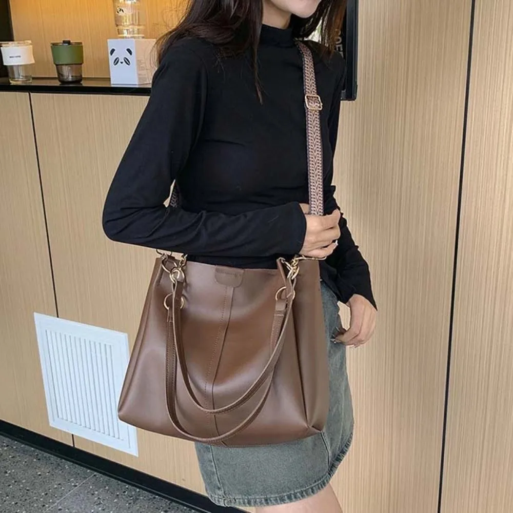 

Solid Color PU Tote Bag Lightweight Magnetic Button Women Shoulder Pouch Alloy Chain Handbag Large Capacity Commuting Bag