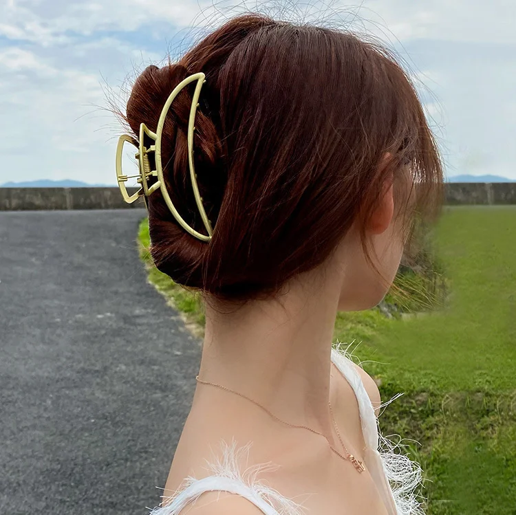 Pinza para el pelo de Metal para mujer, horquilla con forma geométrica hueca de oro elegante, pinzas para el pelo Vintage, accesorios para el cabello de cangrejo