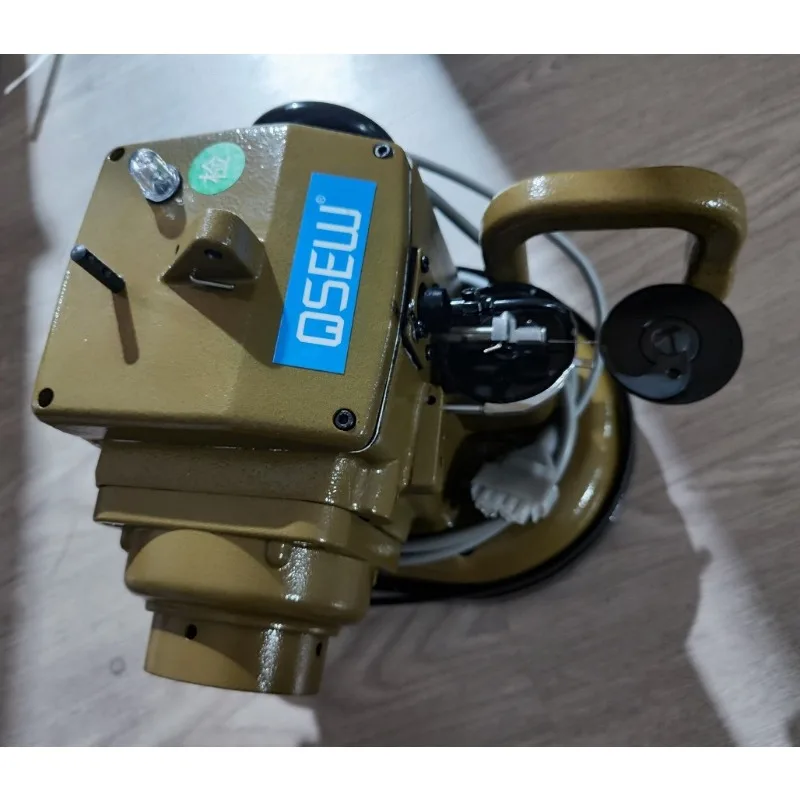 

FactoryQS-601D Direct Drive FUR SEWING MACHINE LEATHER MACHINE (MEDIUM And HEAVY FUR) Industrial Sewing Machine