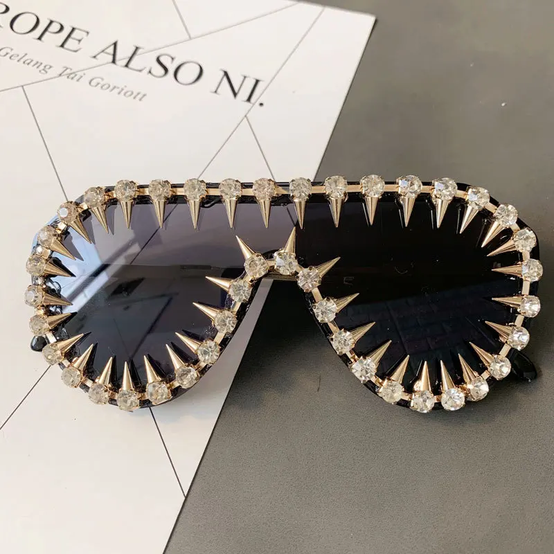 Steam Punk Metail Diamonds Frame Quality Oversized Alloy Men Sunglasses Women Brand Designer Female Sun Glasses Driving