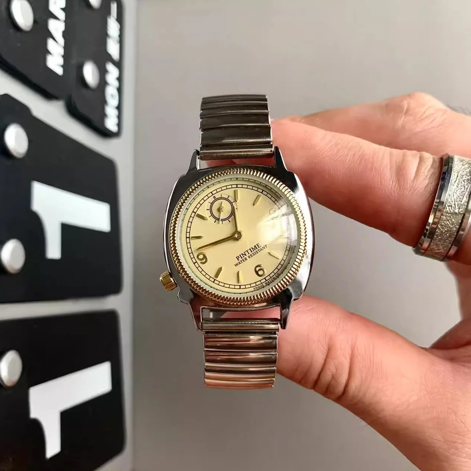 Reloj de Pulsera Vintage para Hombre y Mujer, Acabado Dorado en Dos Tonos, Brazalete Extensible, Bisel Moleteado, Reloj de Cuarzo con Números Arábigos