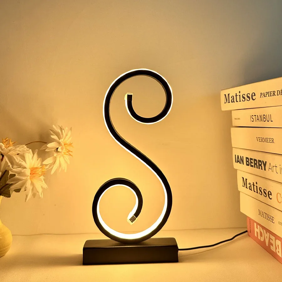 

Настольная настольная лампа с квадратным основанием, светодиодной креативной трехцветной подсветкой и USB-разъемом