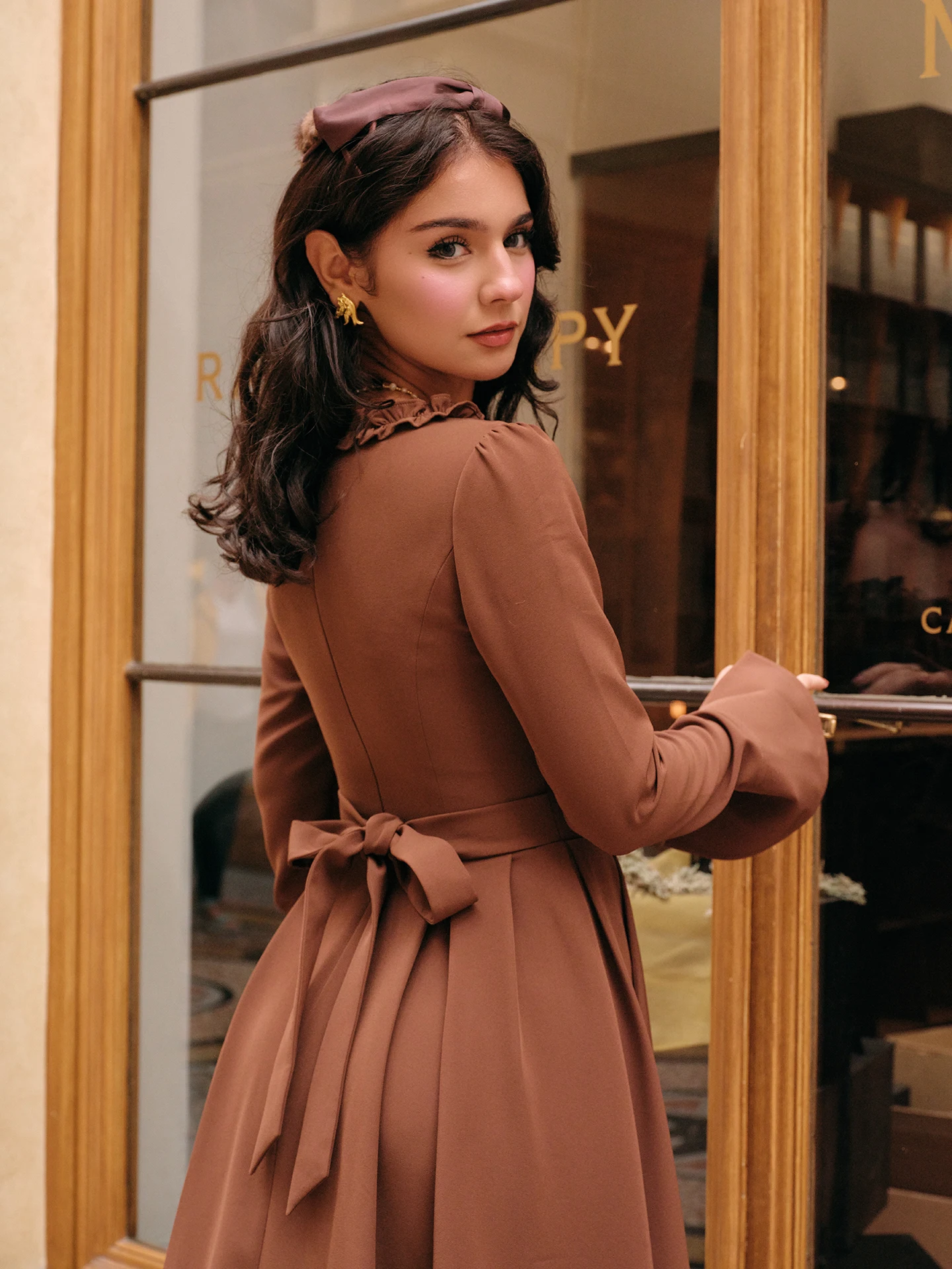 เดรสผู้หญิง TIYIHAILEY สำหรับฤดูใบไม้ร่วงและฤดูหนาว แขนยาวทรงบาน ยาวแบบแม็กซี่ ไซส์ XS-XL สไตล์วินเทจ เอวสูง คอลเลคชั่นใหม่ปี 2025 คอเหลี่ยมแบบผูก