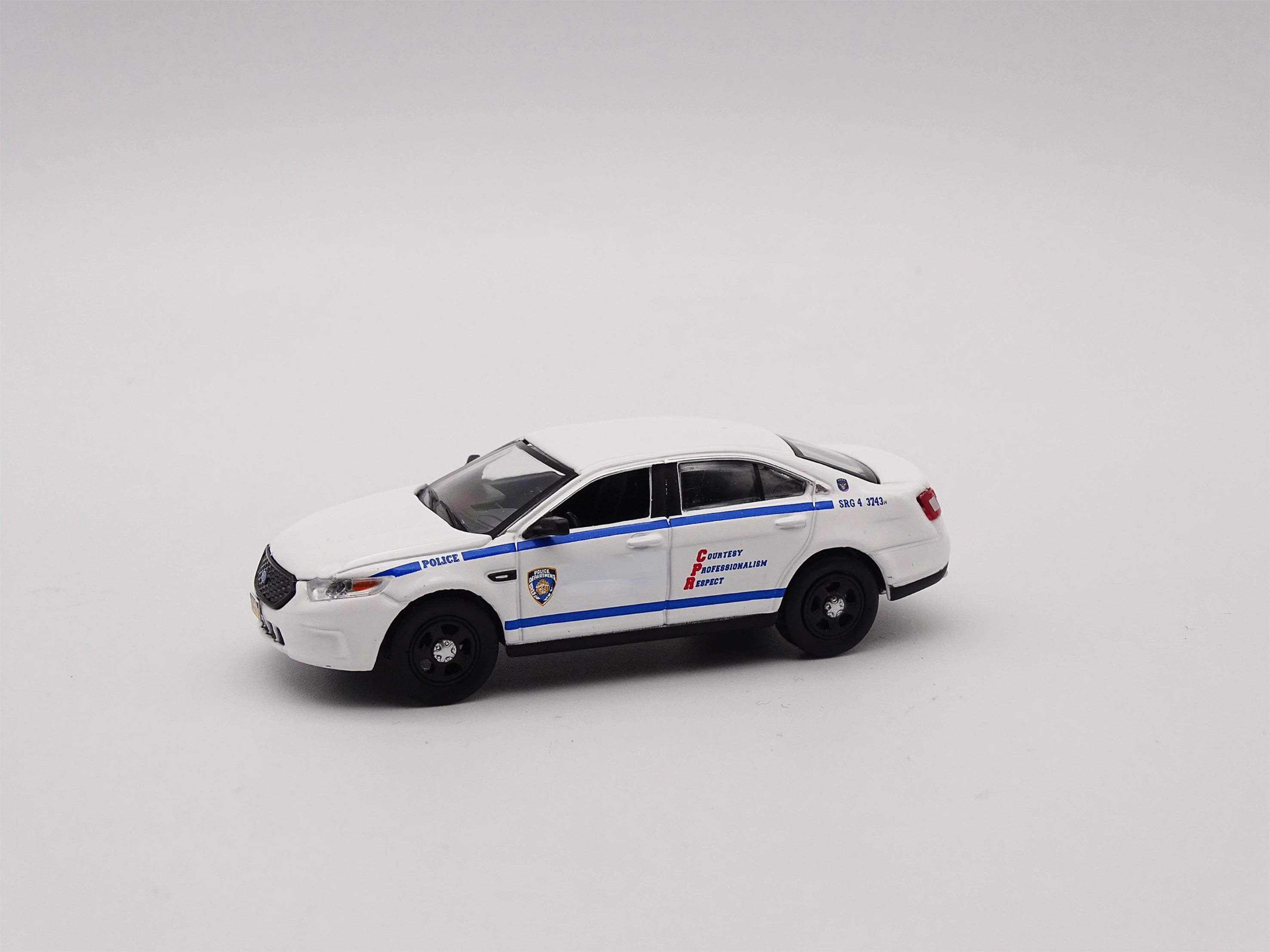 596 Model 1:64 Ford Taurus police car interceptor Limited Edition Rubber Tires Metal Static Car Model Toy Gift