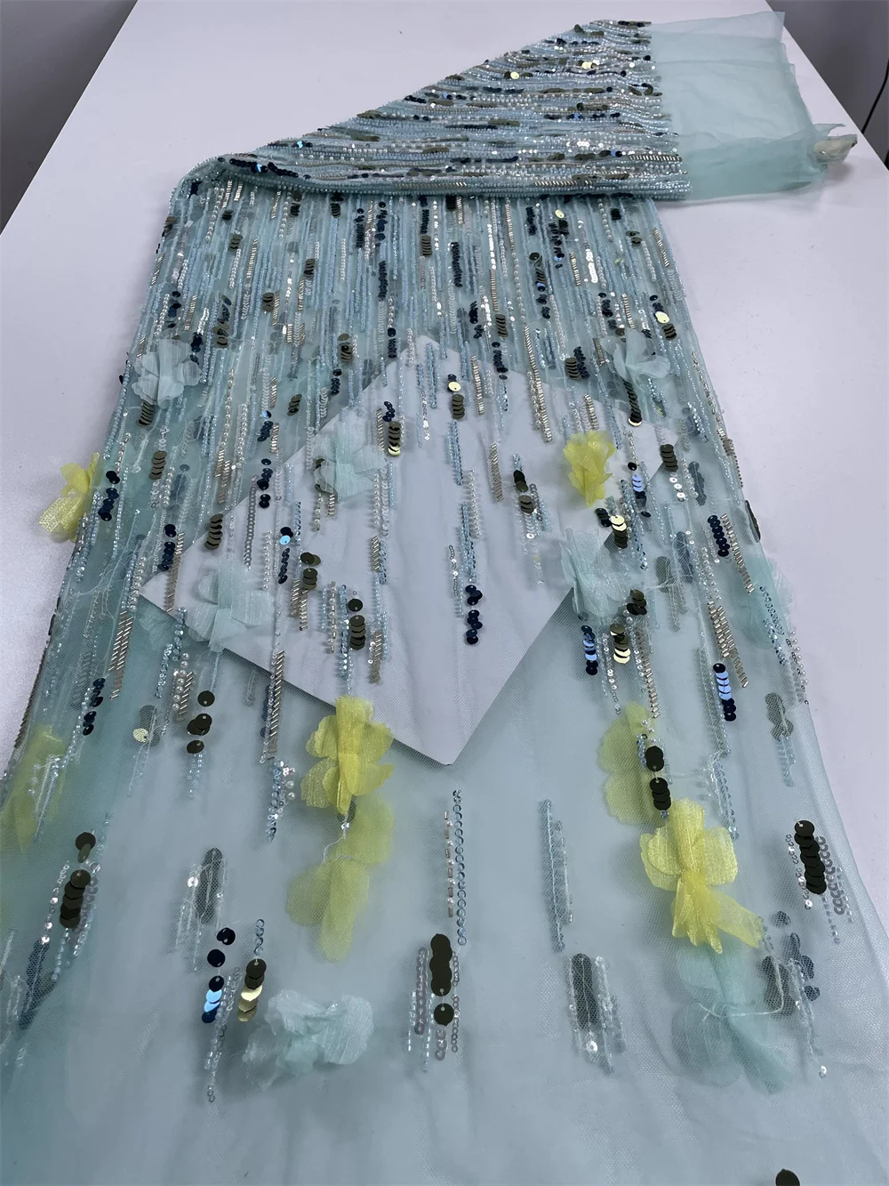 Lussuoso tessuto di pizzo africano nigeriano con perline 2025 Tessuto di pizzo francese con ricamo floreale con paillettes di alta qualità per abito da cucire