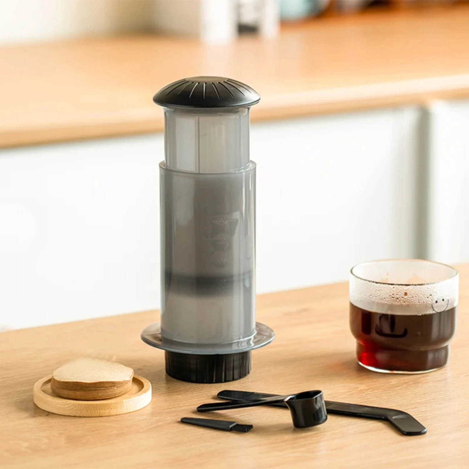 

Портативная кофеварка для эспрессо French Press с аэропрессо для кофе в стиле кафе — в комплект входит набор фильтровальной бумаги — Essenti