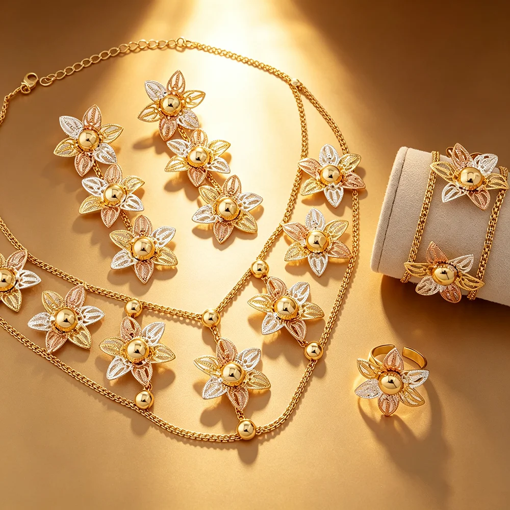 Luxuriöses zweifarbiges, hohles, floral vergoldetes 4-teiliges Schmuckset aus Dubai, afrikanische Halskette, Ohrringe, Armreif, Ring, Brautgeschenk für die Hochzeit. – Detail 3