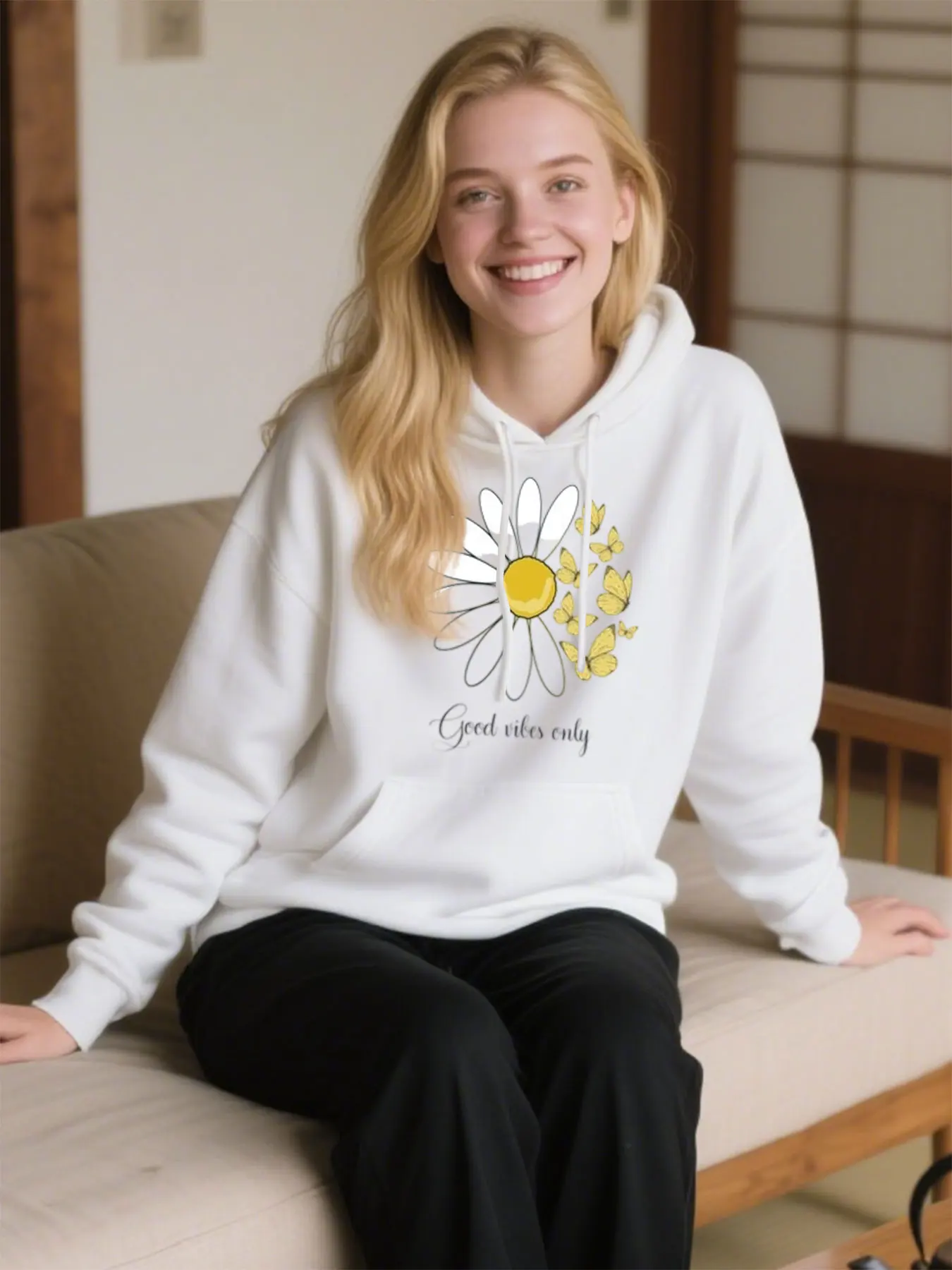 

Comfy Cotton Hoodie With "Good Vibes Only" Daisy & Butterfly Print, Perfect For Thanksgiving & Casual Wear
