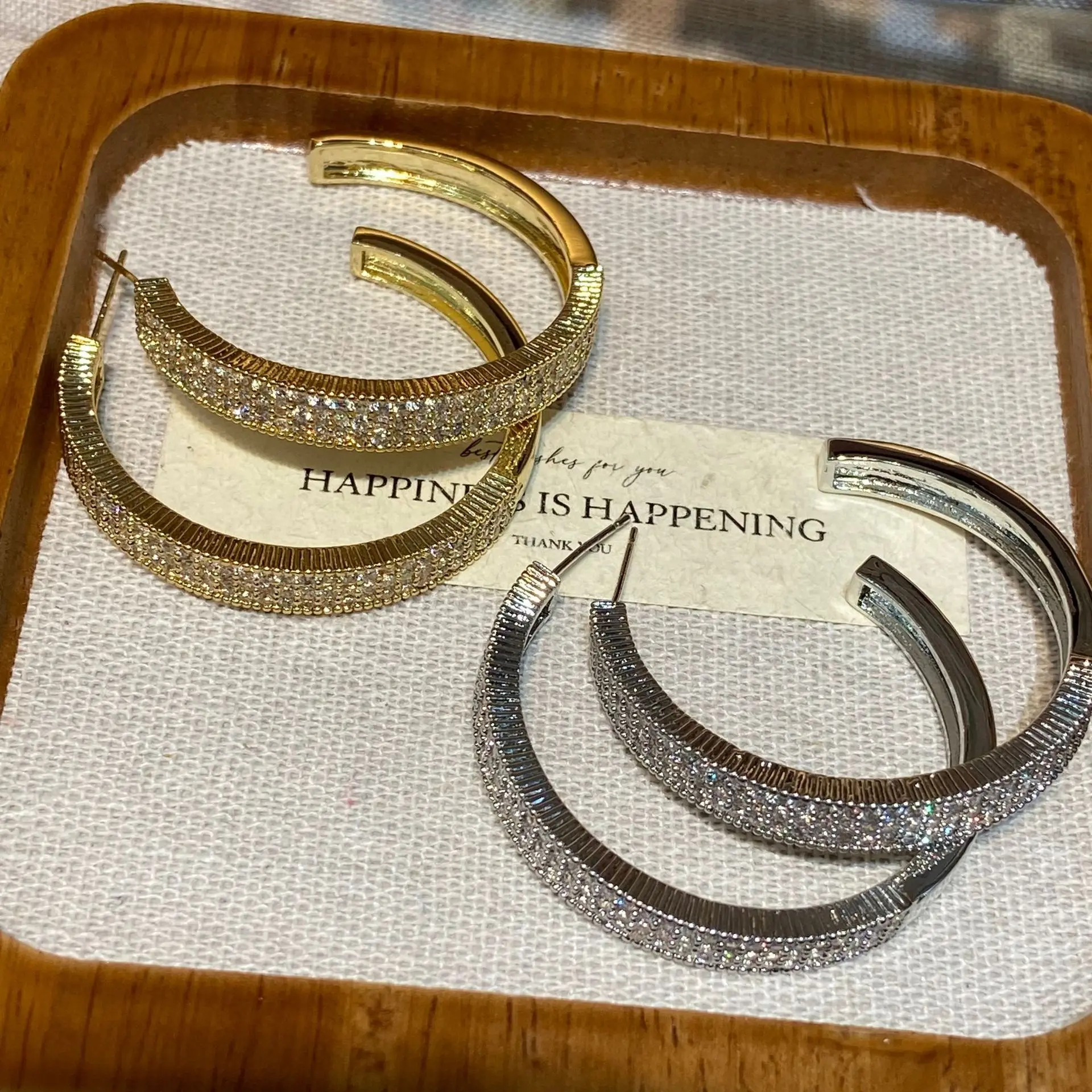 

Женские преувеличенные серьги-кольца с цирконом S925 и бриллиантами