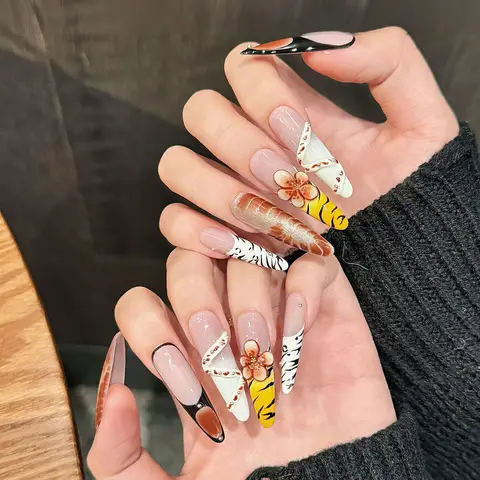 10pcs 3D 표범 꽃 장식 손톱에 수제 프레스 프랑스어 팁 긴 스틸레토 아몬드 거짓 손톱 플래시 고양이 눈 디자인