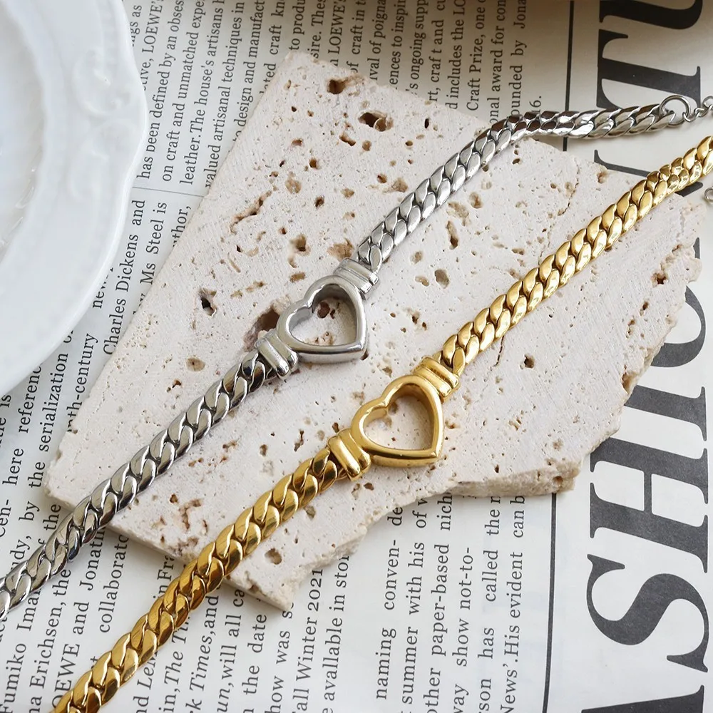 European And American Niche Design Ins Blogger Style Retro Fashionable Personality Hollow Love Braided Chain Titanium Steel Clav image 4