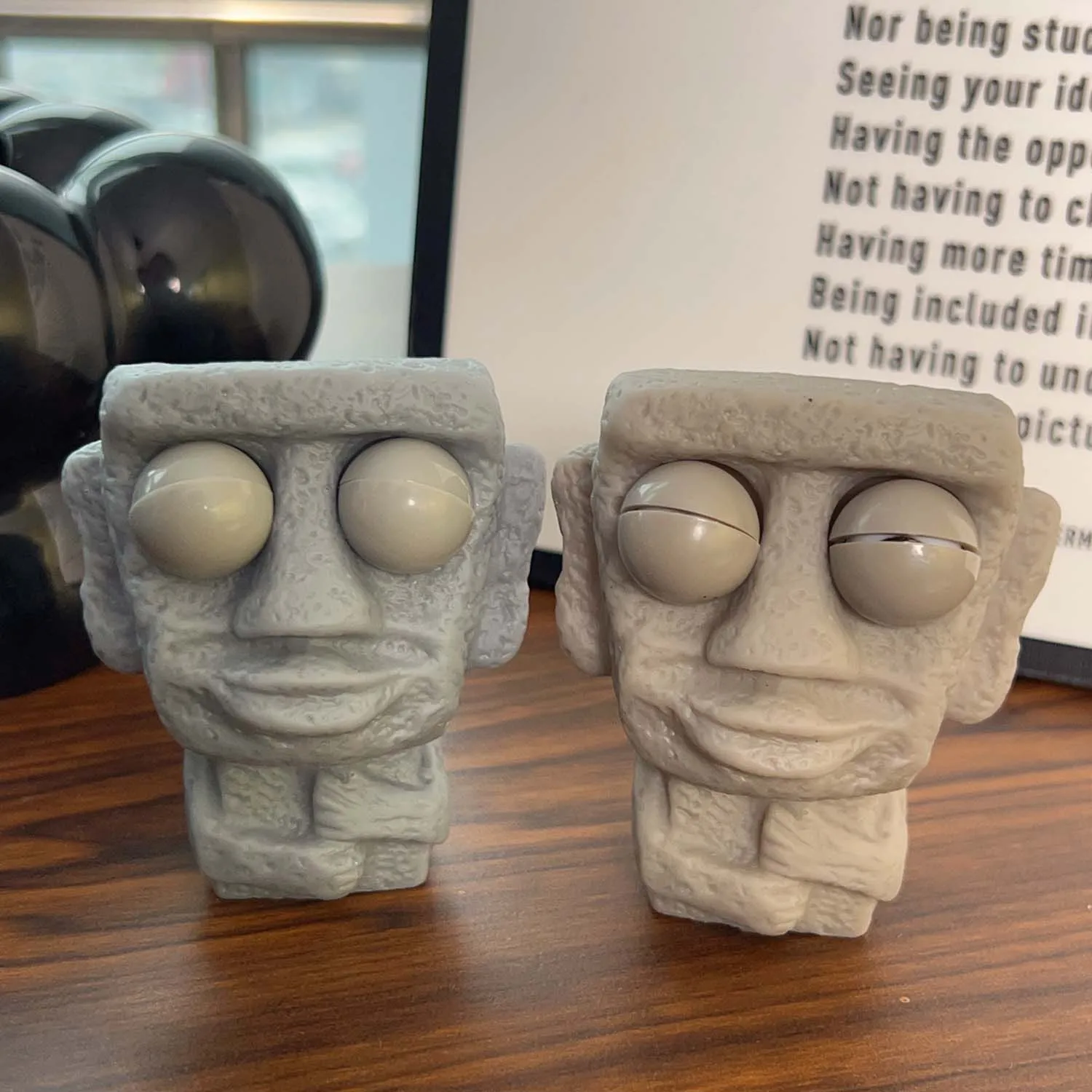 1 Stück Ostern-Quetschspielzeug „Blowout Rock Man“ – Stressabbauendes, langsam zurückfederndes, weiches Figuren-Spielzeug zur Bürodekoration – Detail 3
