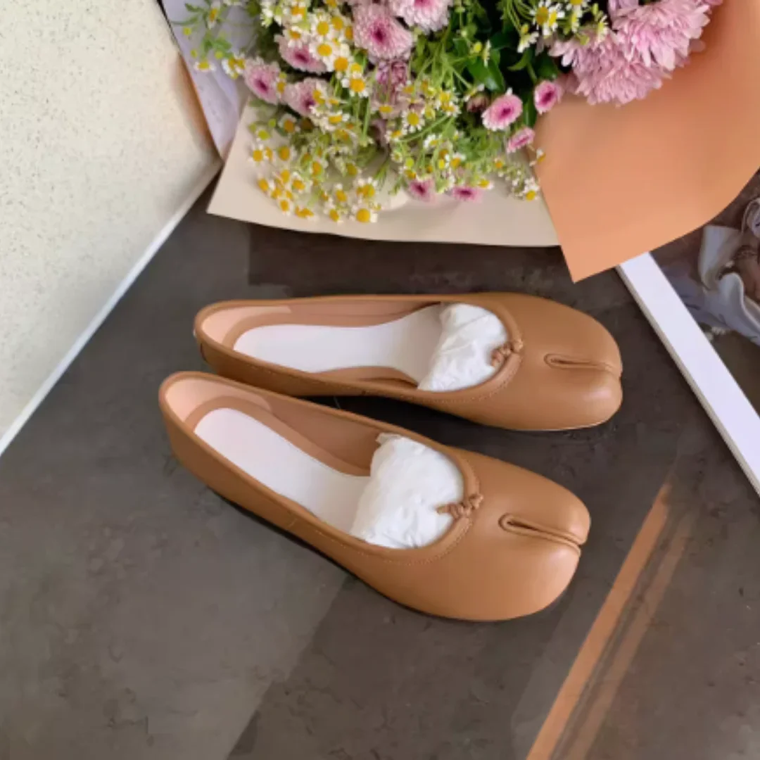 Silver split toe shoes for women's shallow cut flat sole single shoes