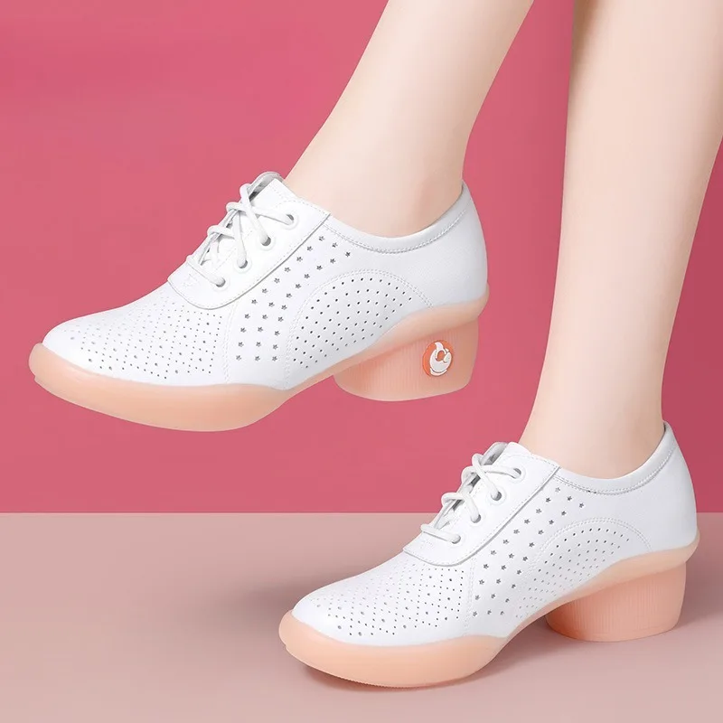 新成人女性のソフト牛革ミドルヒールダンスシューズ通気性ネイビースクエアダンスラテンダンスシューズ大人のための