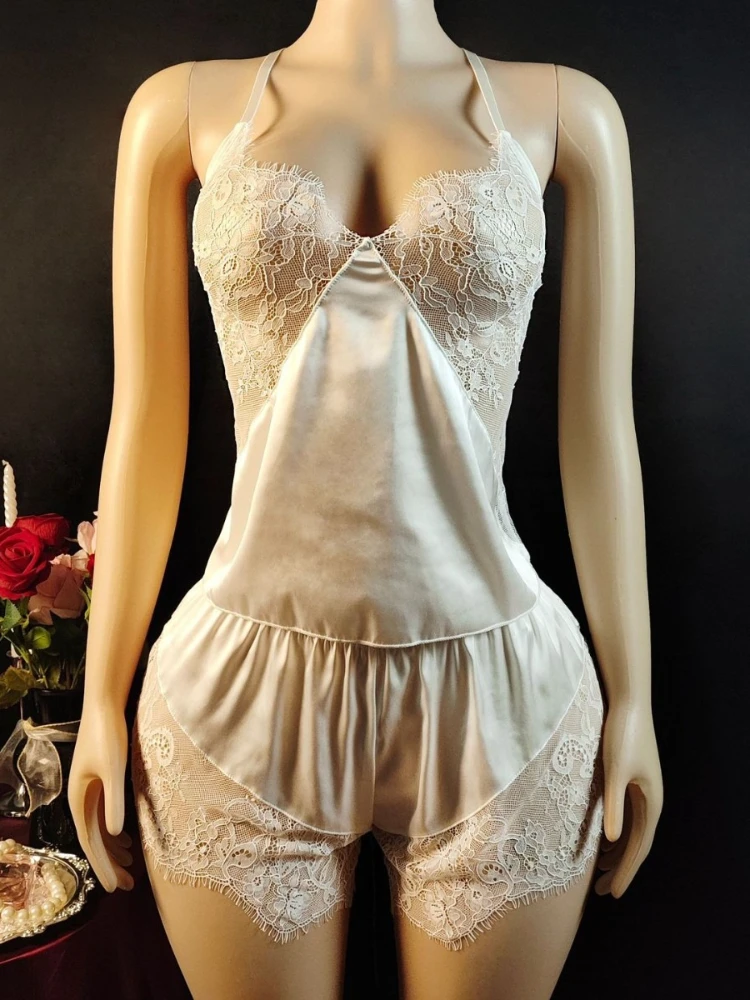 

SsTss Сексуальный комплект нижнего белья из двух предметов для женщин, белые ажурные прозрачные кружевные лоскутные майки с открытой спиной крест-накрест и шорты в тон