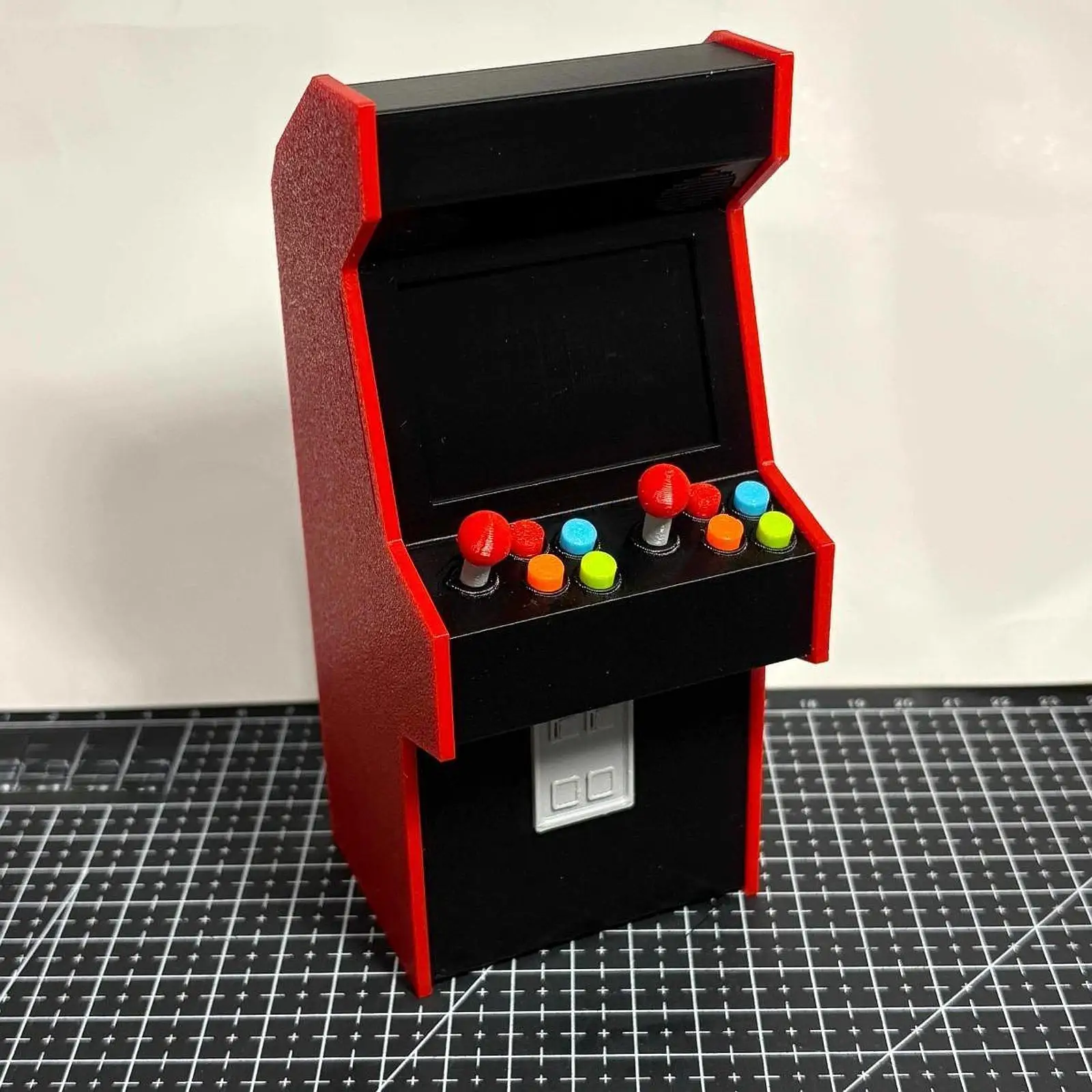 

Миниатюрная модель аркадного автомата 1:12, легкий аксессуар для кукольного домика, прочная имитация для диорам, декор для столешницы