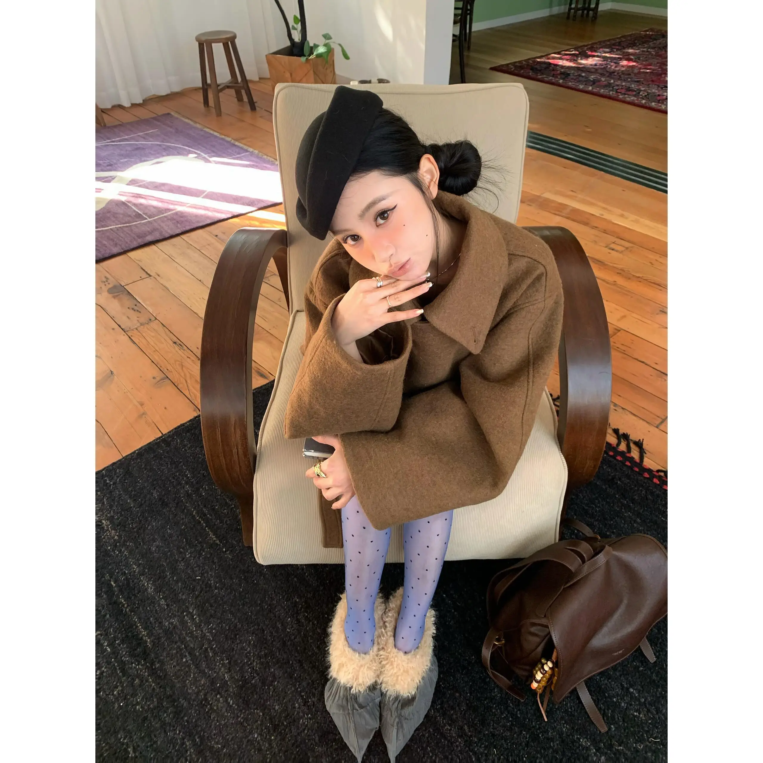 

Chic Brown London New Aristocracy Faionable Turn-down Collar Side Buttoned Waist-cinched Belted Coat High-end Woolen Coat