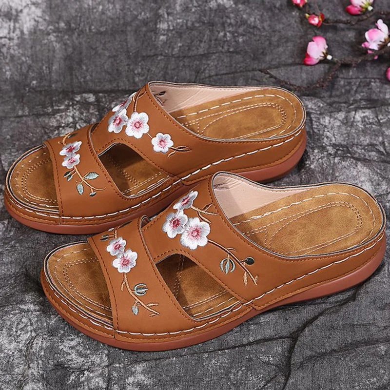 Women Slippers Embroider Flowers Leather Woman Sandals 2023 Outdoor Light Casual Wedges Slippers Slip on Summer Shoes for Women